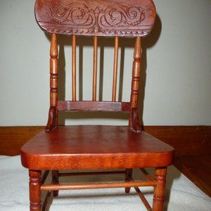 Doll chair or (teddy bear )